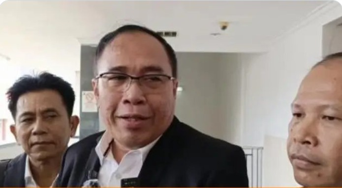 Tim kuasa hukum Gibran berasal dari Ad Infinitiun Kindness (AK) Law Firm, yakni Dadang Herli Saputra, Basuki dan Anton Aulawi. (X@Kopipait__78)